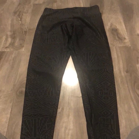 Onzie NEVER WORN pixelated pattern leggings - Picture 1 of 2